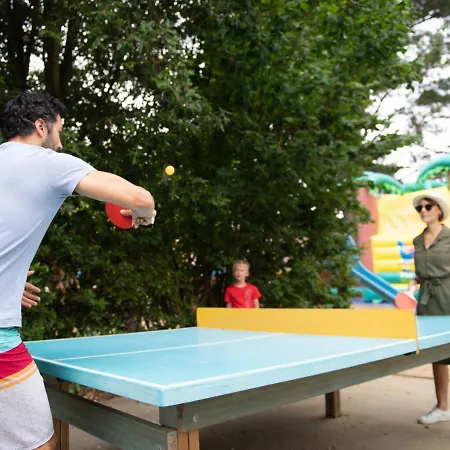 キャンプ場 Le Paradis 4*