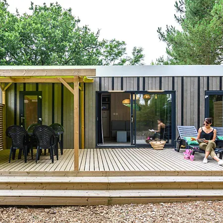 キャンプ場 Le Paradis 4*