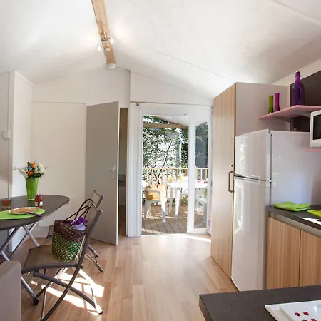 Le Paradis キャンプ場 4*